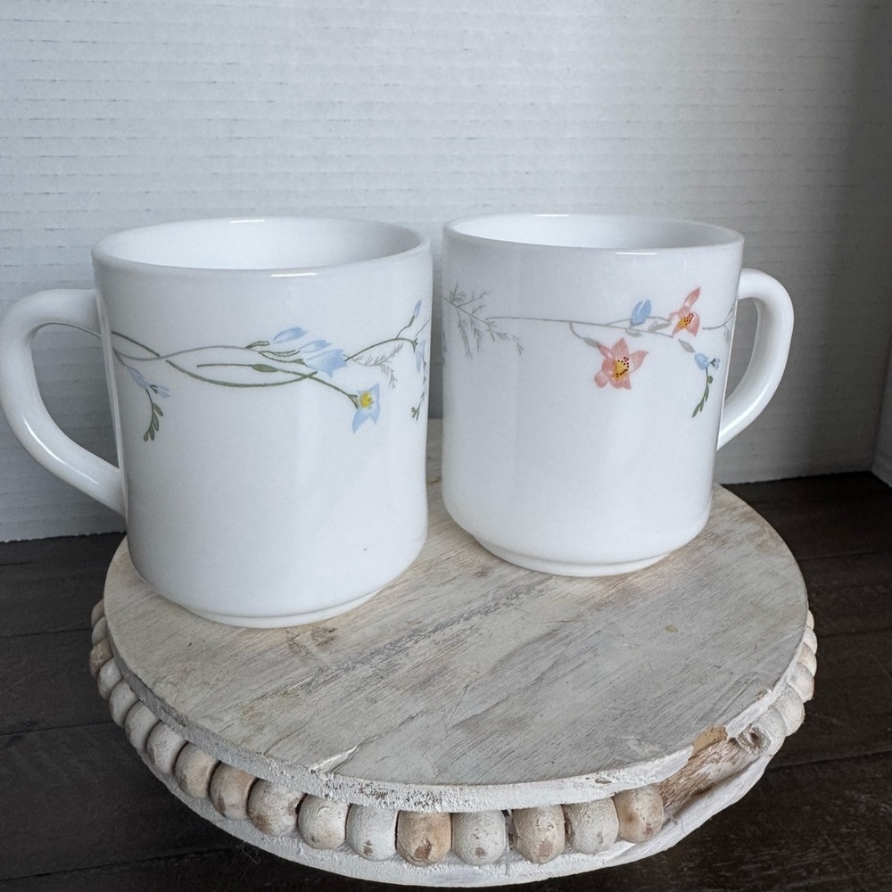 Vtg Arcopal France Odessa Floral Milk Glass Coffee Cups Tea Hot Mug,  Set of 2